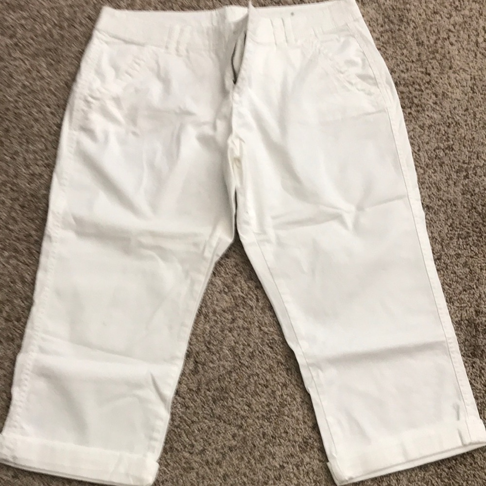 Maurices white cuffed capris